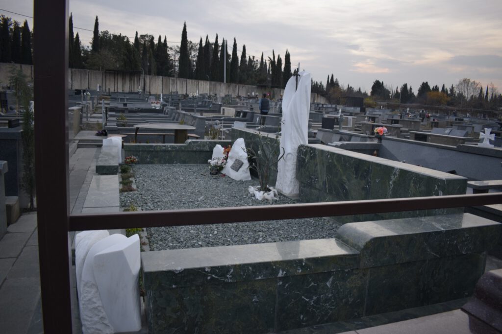 სასაფლაოს მოპირკეთება