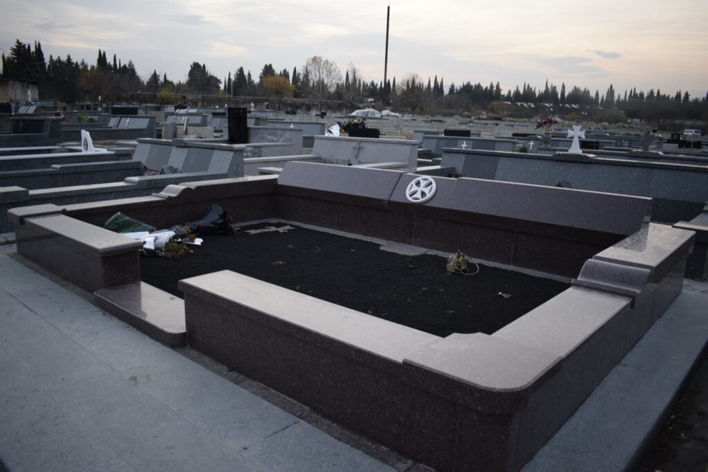 სასაფლაოს მოპირკეთება