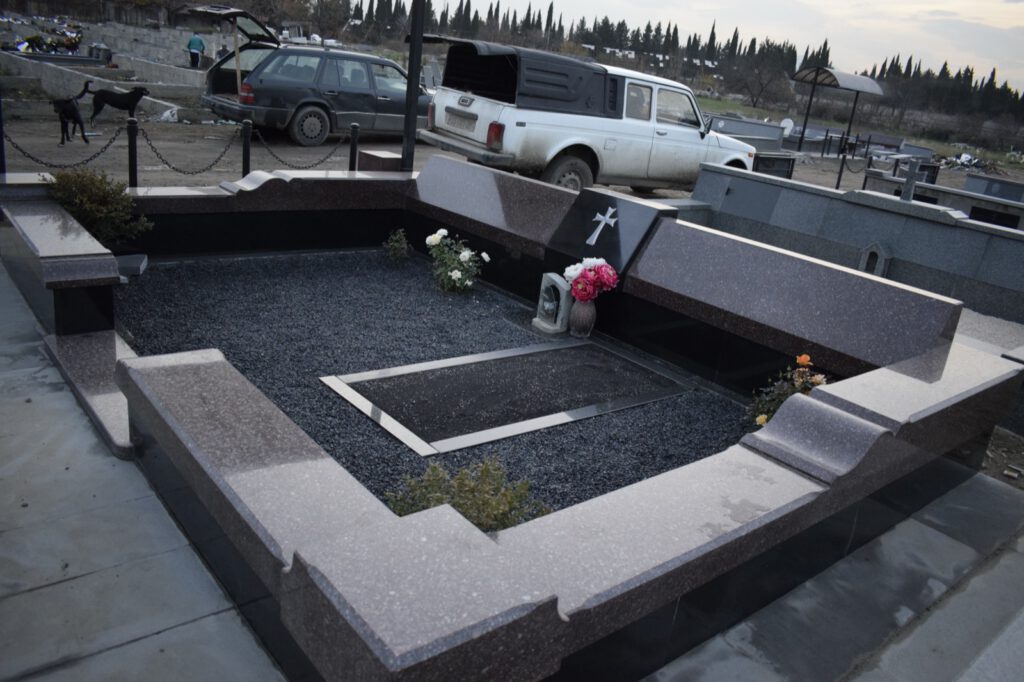 სასაფლაოს მოპირკეთება